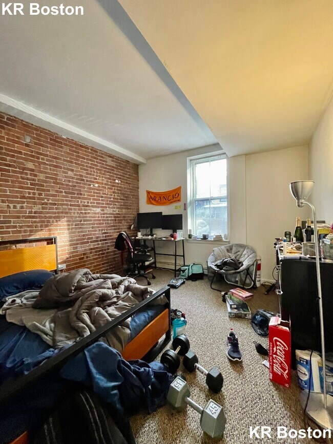 Building Photo - 472 Massachusetts Ave