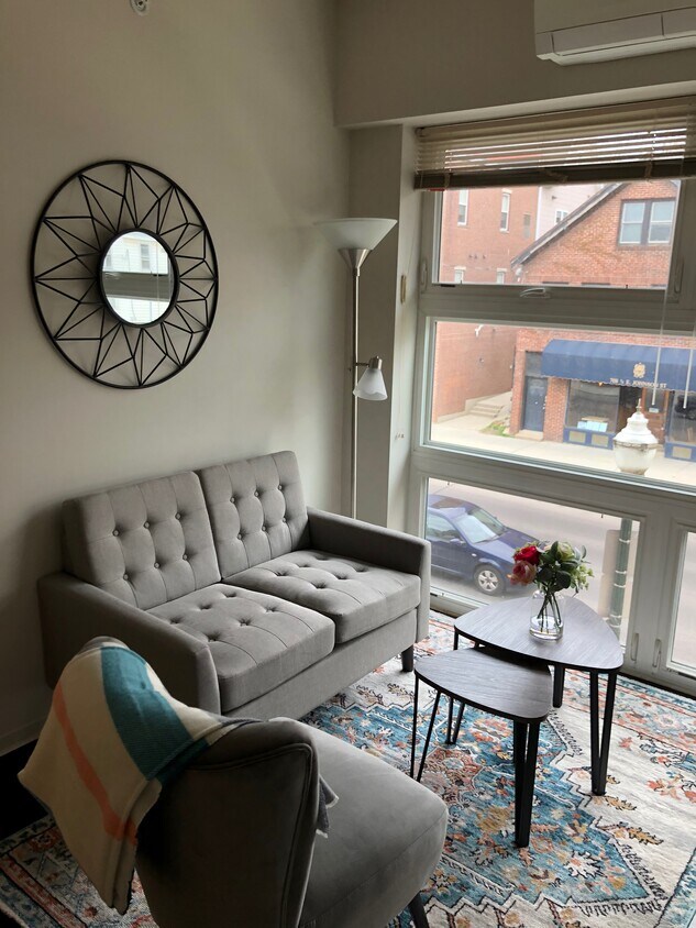 Foto del edificio - 713 E Johnson St
