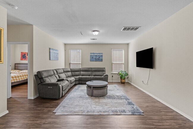 Foto del edificio - 14714 Sierra Garden Dr