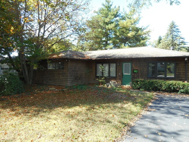 Building Photo - 740 W Auman Dr