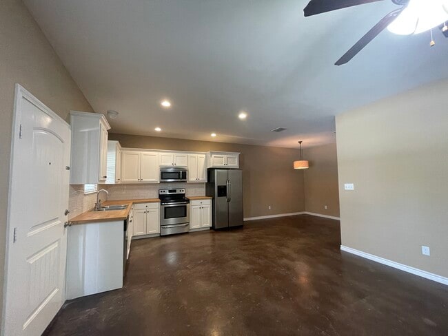 Building Photo - 501 FM 315