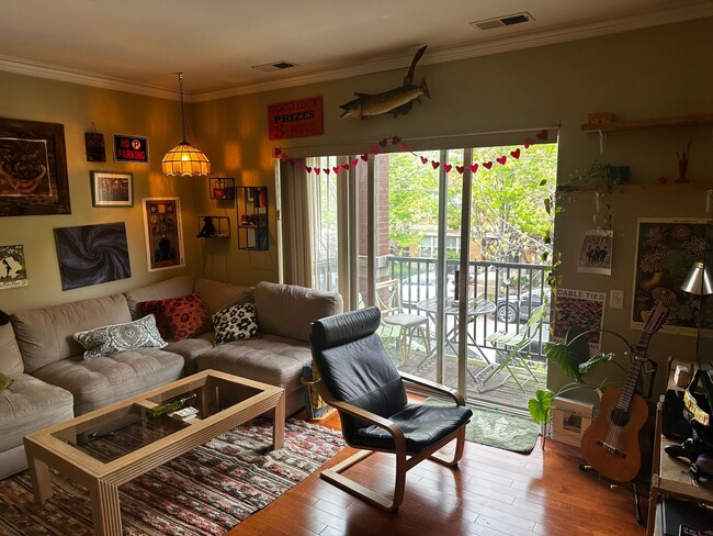 Foto del edificio - Spacious 3 Bed, 2 Bath Steps to Taylor Street