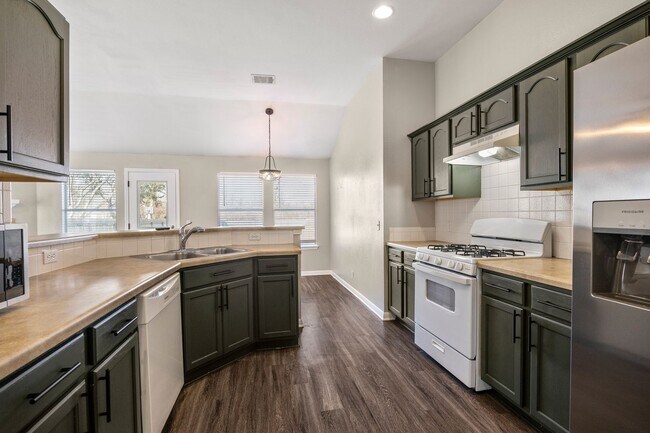 Building Photo - Spacious 3BR in Hutto with Huge Private Backyard & No Rear Neighbors