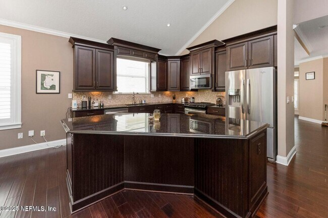 Foto del edificio - 328 Howland Drive