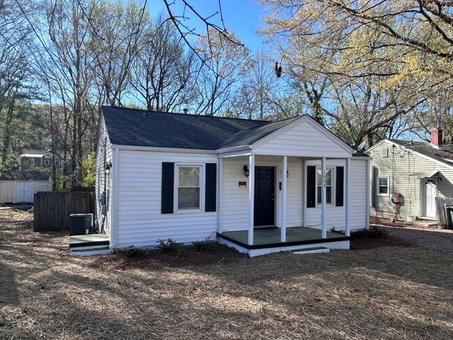 Building Photo - Great central Greensboro location with a detached 2 car garage space! Near UNCG