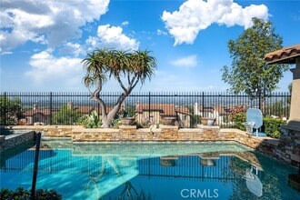 Building Photo - 19 Momento