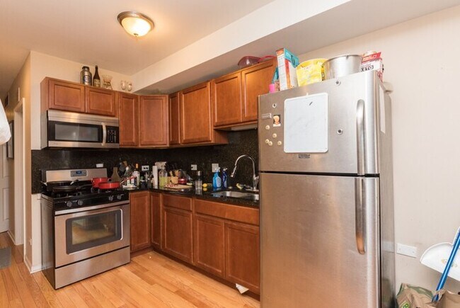 Foto del edificio - 3211 W Armitage Ave