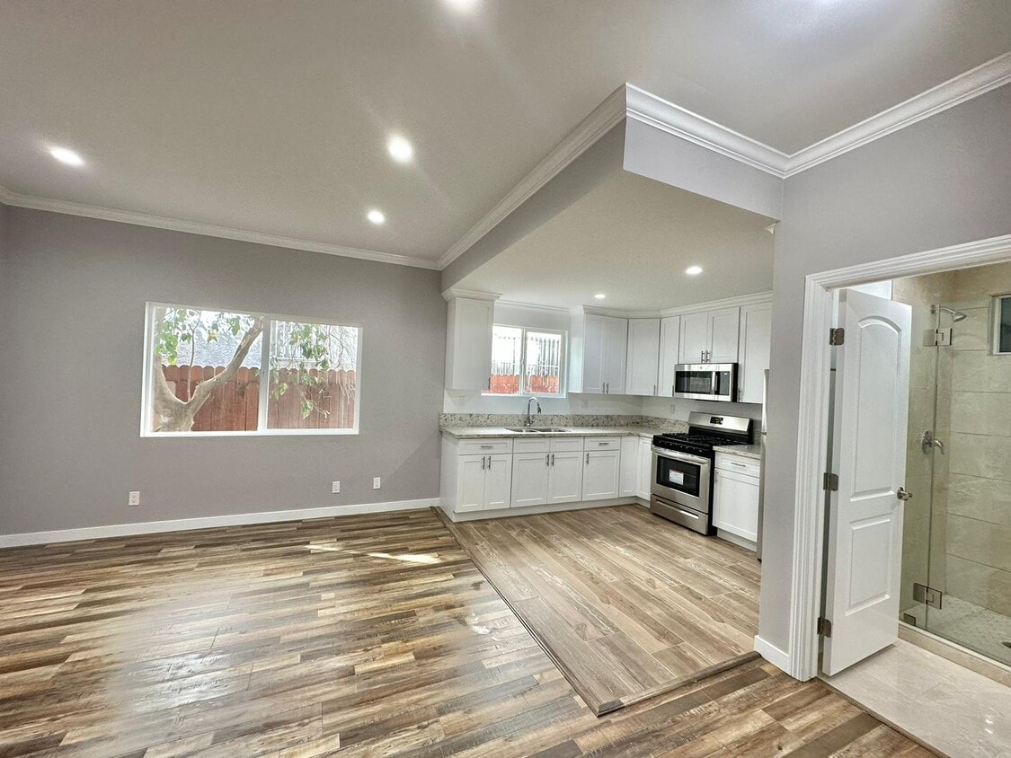 Primary Photo - 2918 Leeward Ave