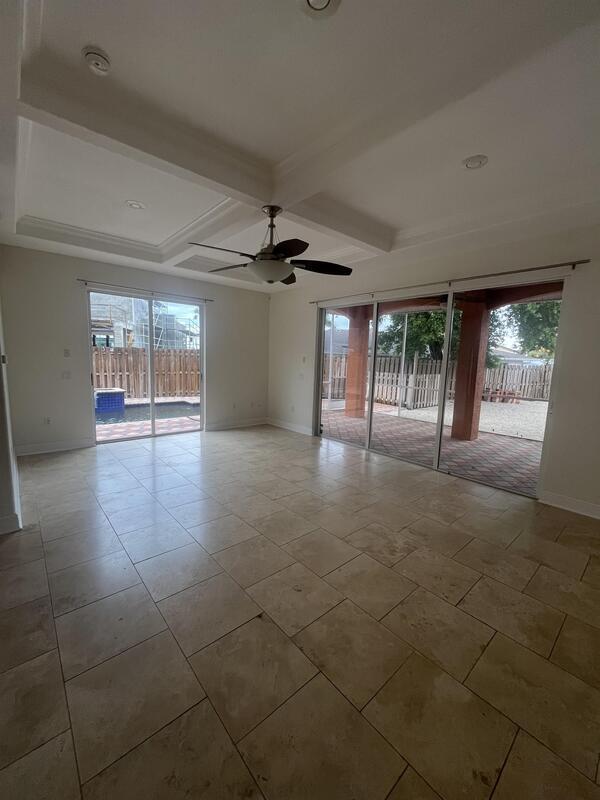 Photo - 2119 Montclair Dr House