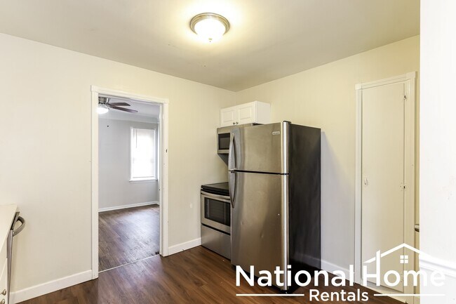 Building Photo - 1368 Villa Dr