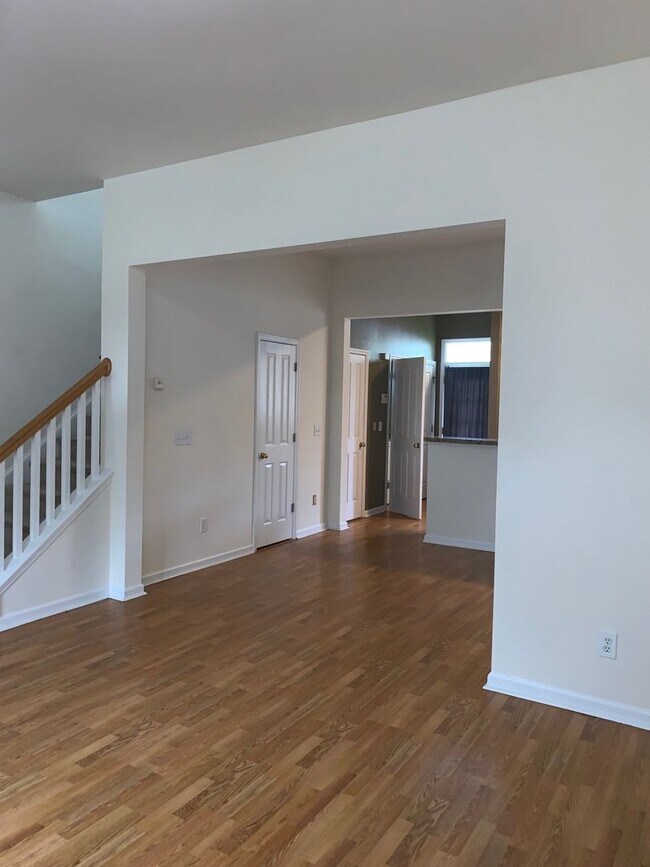 Foto del edificio - 2 Story Home in White Gables!
