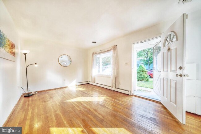 Foto del edificio - 14307 Bismark Ave