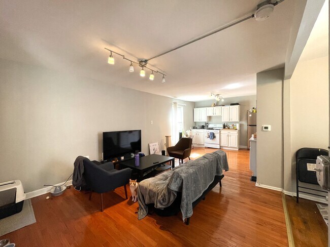 Foto del edificio - 1256 N Bosworth Ave