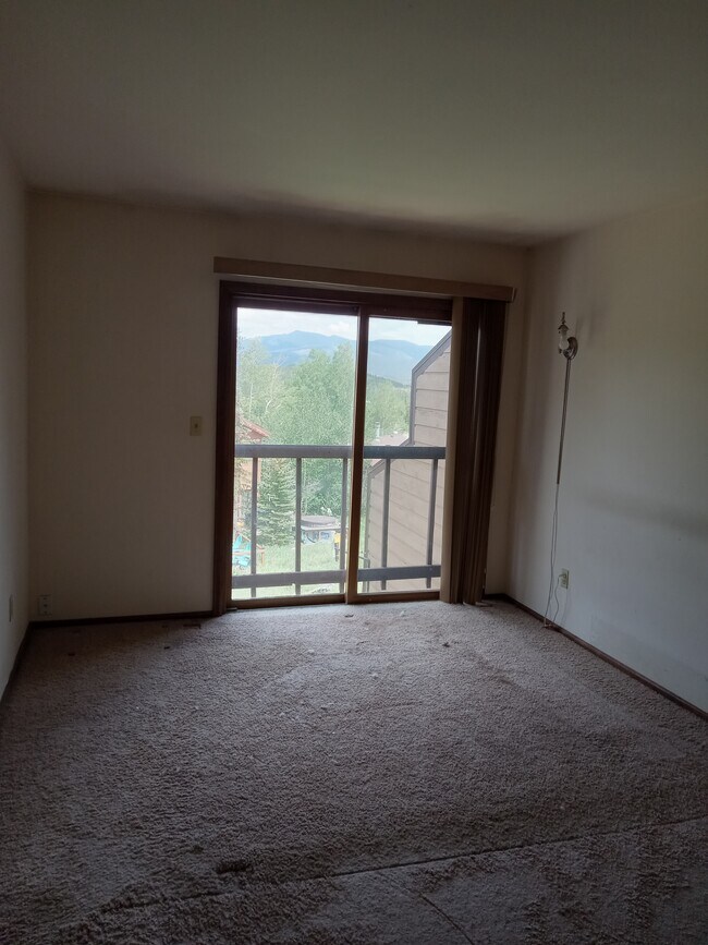 Building Photo - 252 Poplar Cir