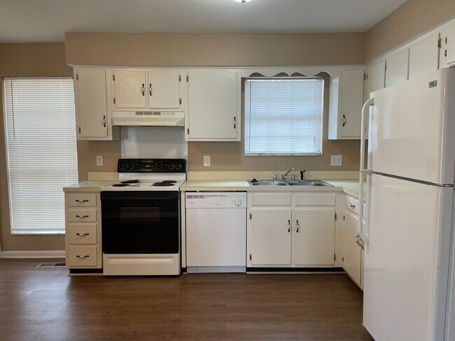 Building Photo - Clean and Casual Home for Lease
