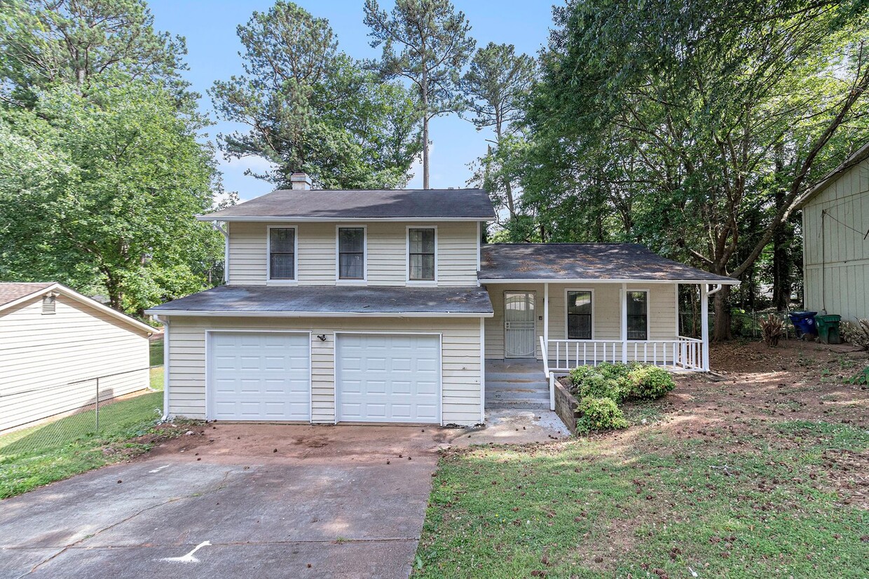 Foto principal - 3 bdrm, 2 bath in Stone Mountain