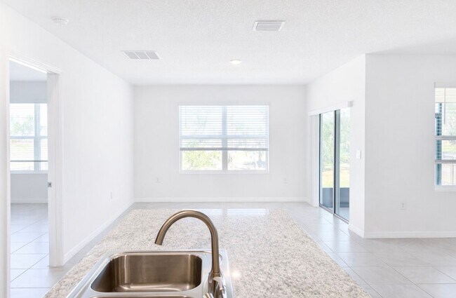 Building Photo - Rental in Lake Diamond