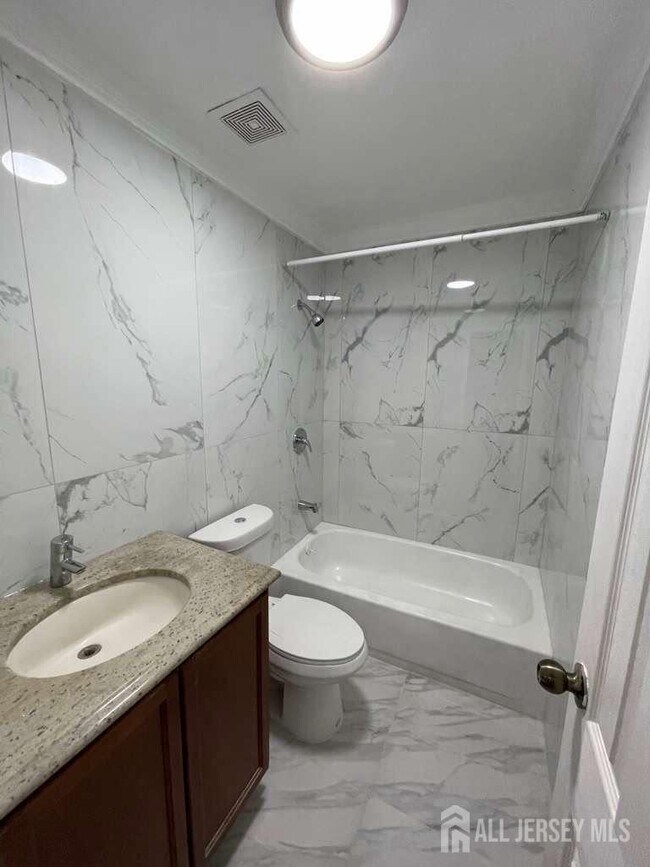 Foto del edificio - 807 Merrywood Dr
