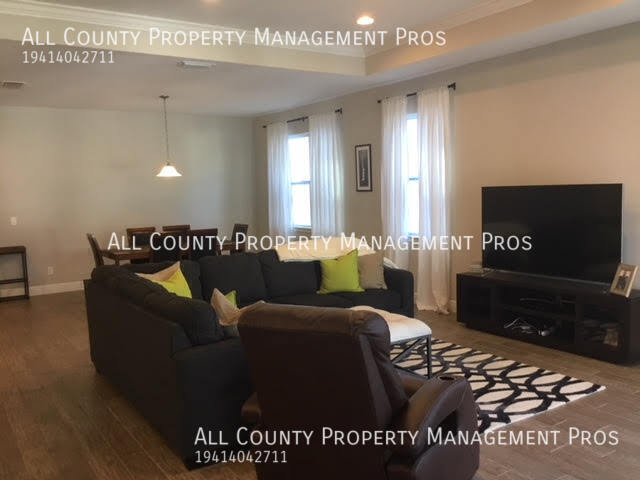 Foto del edificio - 866 Molly Cir