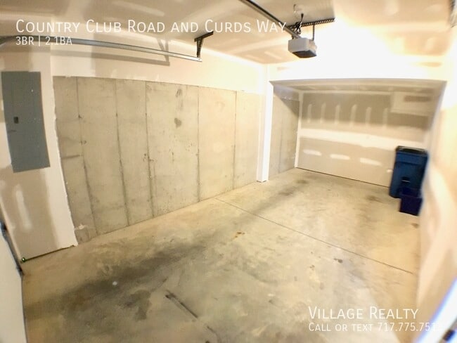 Building Photo - 705 Country Club Rd