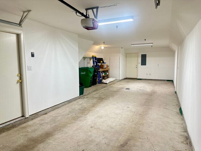 Foto del edificio - 2710 Hullsmith Dr