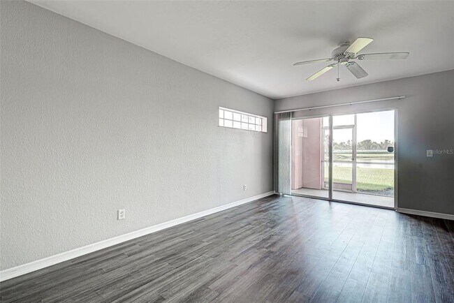 Foto del edificio - 2120 Heron Lake Dr