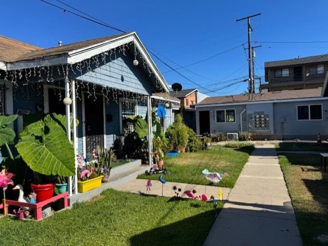 Building Photo - 2516 E Anaheim St