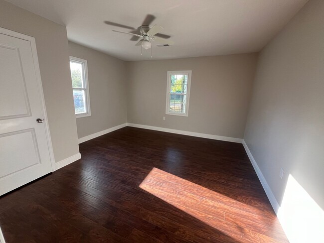 Building Photo - 2 Bedroom In Harrodsburg!