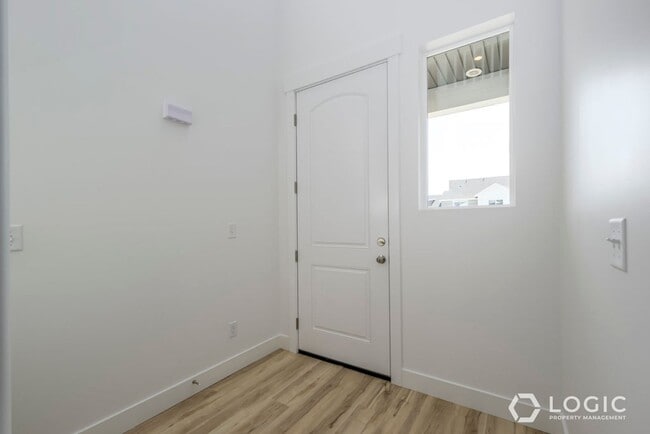 Building Photo - Brand New Beautiful Townhome in Riverton!