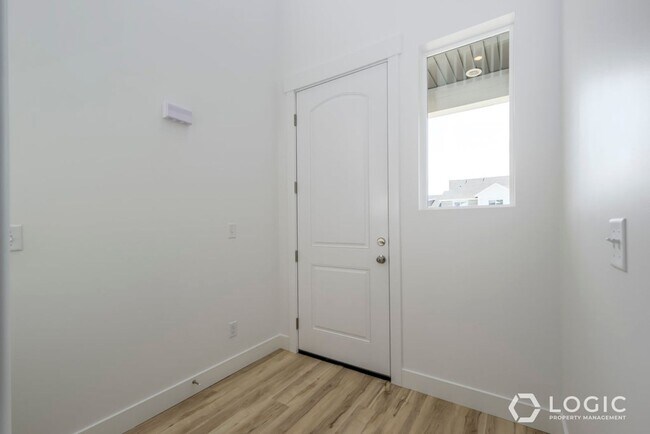 Foto del edificio - Brand New Beautiful Townhome in Riverton!