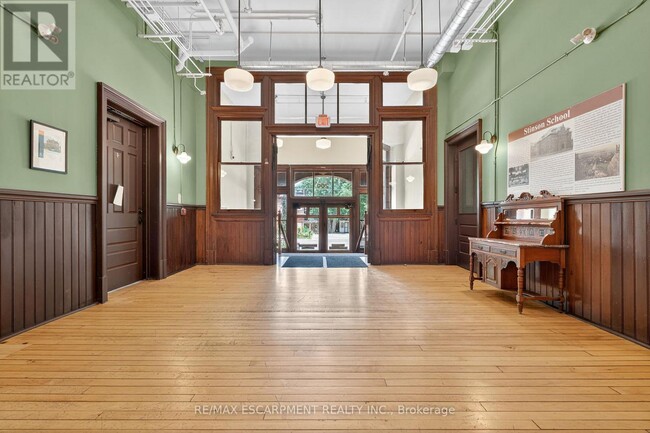 Building Photo - 200 Stinson St