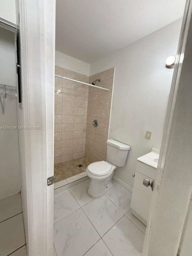 Building Photo - 526 SW 64th Ave