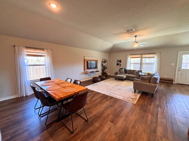 Building Photo - Spacious 3 Bedroom Home with Flex Room and Covered Patio in South San Antonio