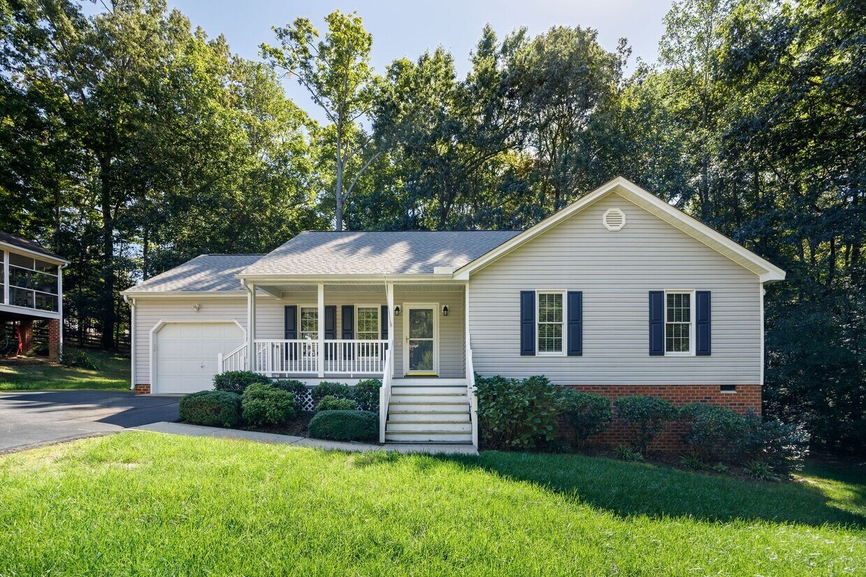 Foto principal - 3 Bedroom/2 Bath Rancher in the North Ches...