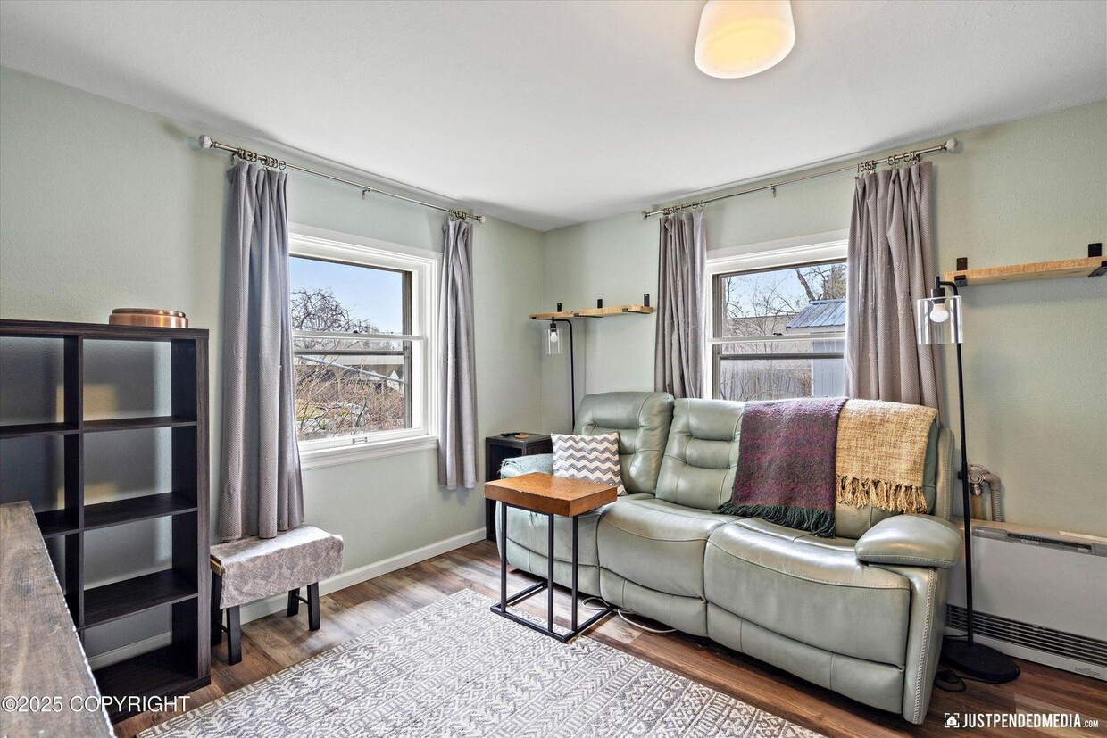 Primary Photo - 1334 K St