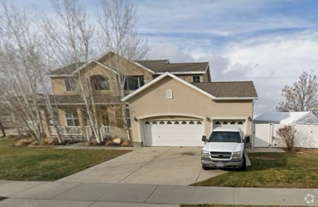 Building Photo - 553 Jade Park Ln