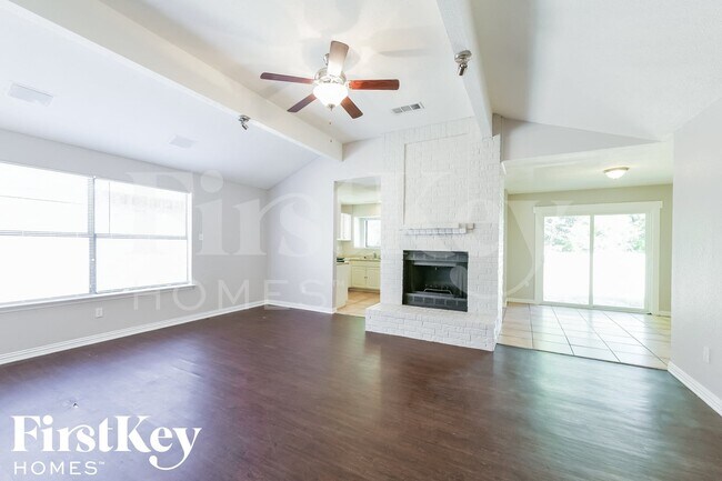 Building Photo - 529 Valley Spring Dr