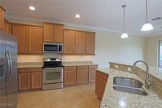 Building Photo - 8100 Banyan Breeze Way