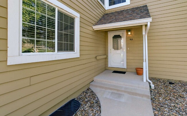 Building Photo - Prime Location Near Fort Carson – Townhome...