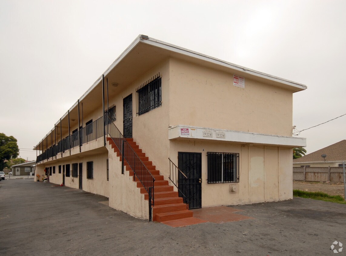 Primary Photo - 9226 Compton Ave