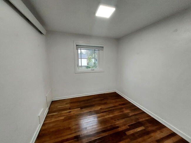 Foto del edificio - Cozy 1 bedroom plus office space with gara...