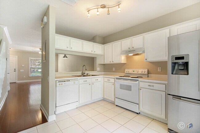 Foto del edificio - 2403 Lake Woodberry Cir