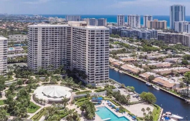 Foto del edificio - 2500 Parkview Dr