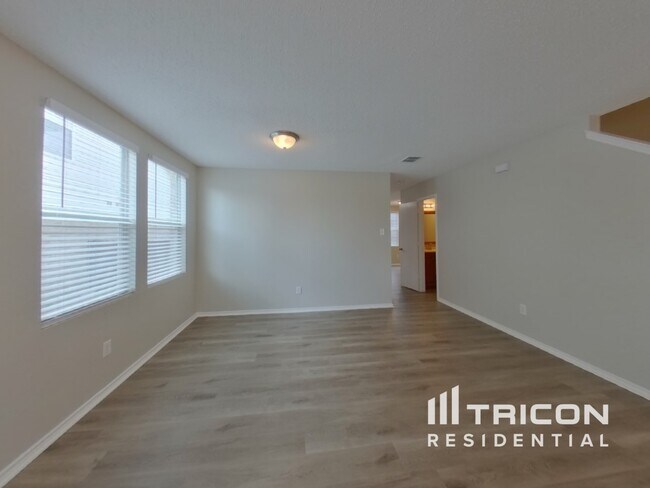 Foto del edificio - 5009 River Rock Blvd