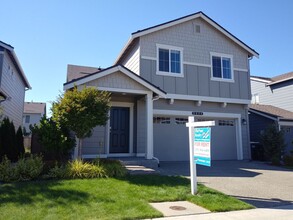 Building Photo - 2925 Mahogany St NE