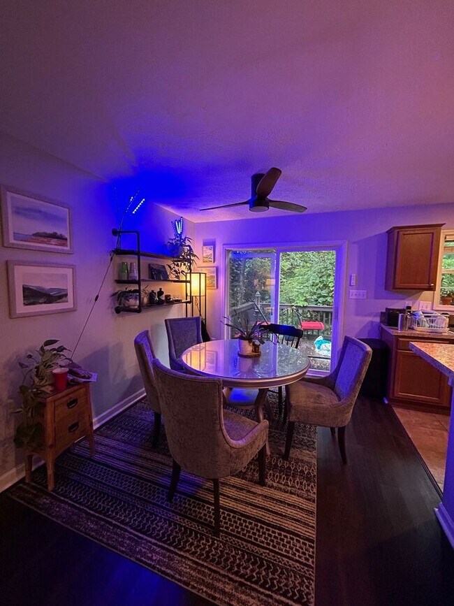 Foto del edificio - 596 White Laurel Ln