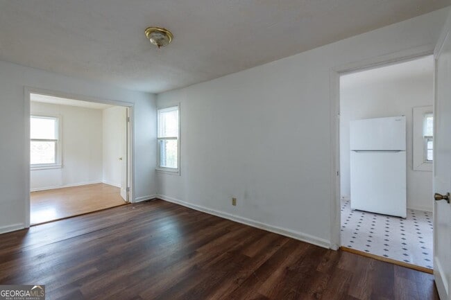 Building Photo - 1801 Oakmont Dr NW