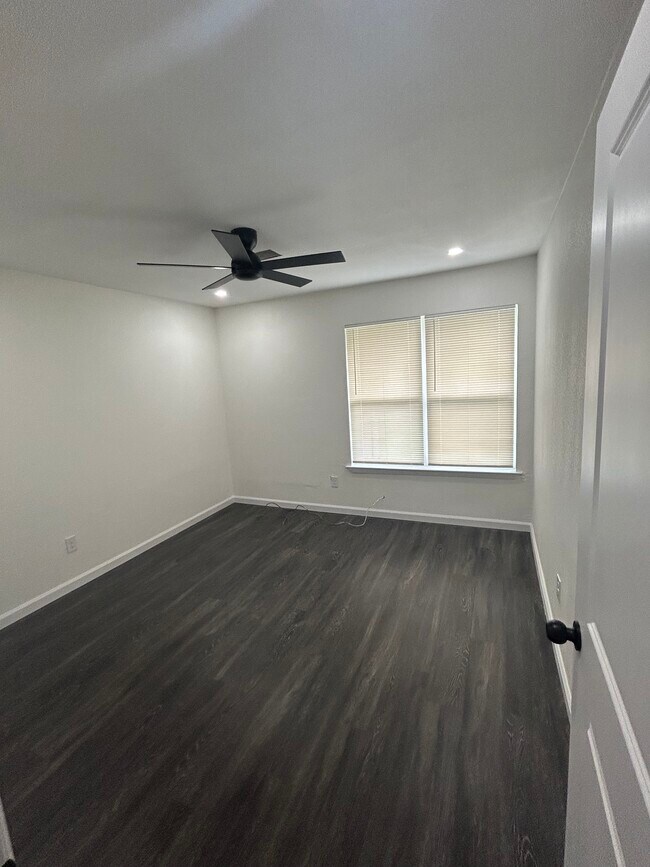 Foto del edificio - 110 Baker Ln