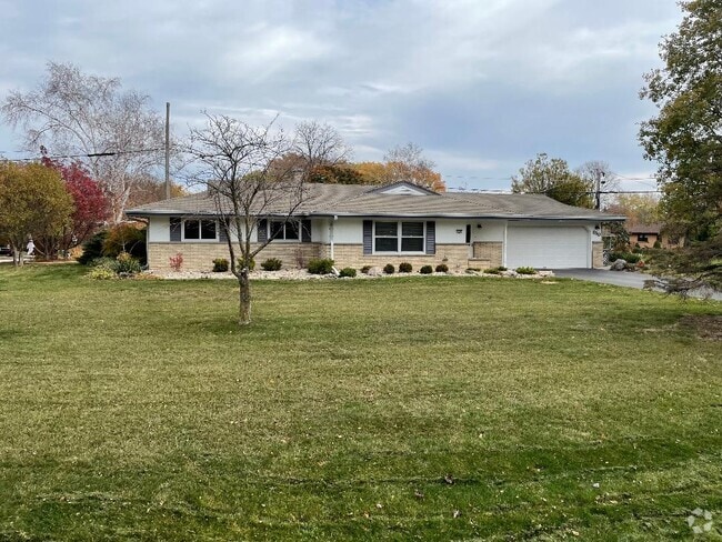 Building Photo - 630 Wilson Dr