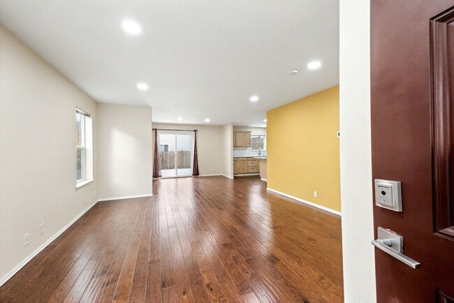 Photo - 4 bed 2.5 bath available now in Bothell House